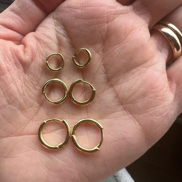 Huggie Hoop Earrings • Minimalist Earrings • Dainty Earrings • Delicate … - Picture 1 of 8